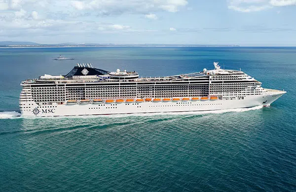 邮轮船只图片 地中海邮轮海神曲号（MSC Divina）